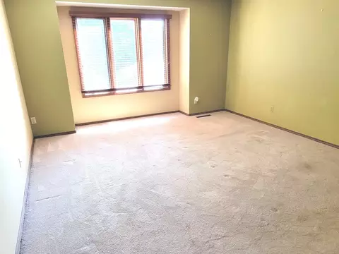 Living - 1509 Fort Jesse Rd #20, Normal, IL 61761 photo 5 of 5