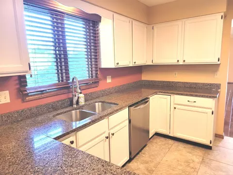 Kitchen - 1509 Fort Jesse Rd #20, Normal, IL 61761 photo 1 of 5