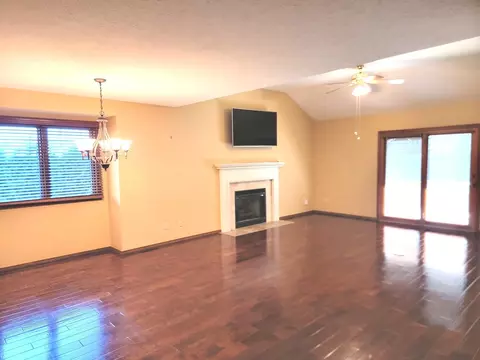 Living - 1509 Fort Jesse Rd #20, Normal, IL 61761 photo 3 of 5