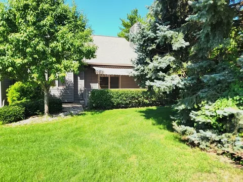 Exterior - 1509 Fort Jesse Rd #20, Normal, IL 61761 photo 10 of 17