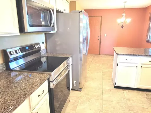 Kitchen - 1509 Fort Jesse Rd #20, Normal, IL 61761 photo 4 of 5