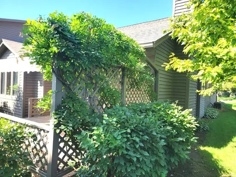 Exterior - 1509 Fort Jesse Rd #20, Normal, IL 61761 photo 13 of 17