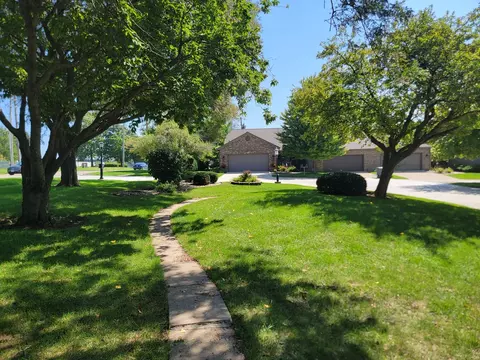 Exterior - 1509 Fort Jesse Rd #20, Normal, IL 61761 photo 14 of 17
