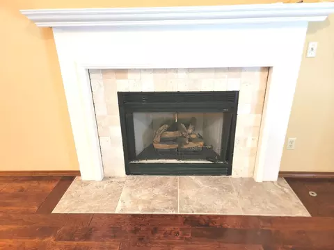 Living - 1509 Fort Jesse Rd #20, Normal, IL 61761 photo 4 of 5