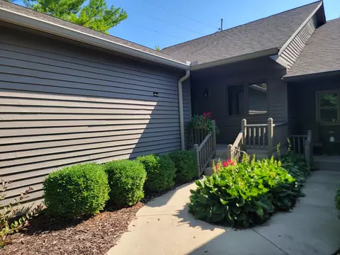 Exterior - 1509 Fort Jesse Rd #20, Normal, IL 61761 photo 16 of 17
