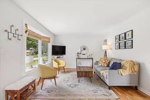 Living - 3600 Pheasant Dr, Rolling Meadows, IL 60008 photo 1 of 2