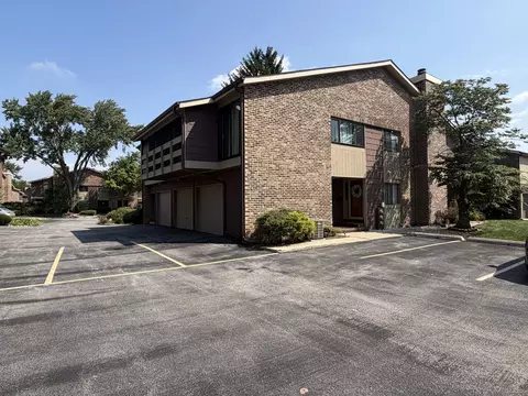 1 W Stonebridge Ct #1C, Palos Hills, IL 60465