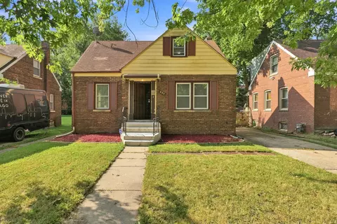 Exterior - 233 E 143rd St, Dolton, IL 60419 photo 2 of 4