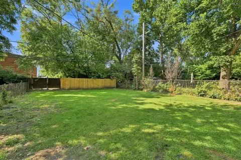 Exterior - 233 E 143rd St, Dolton, IL 60419 photo 4 of 4