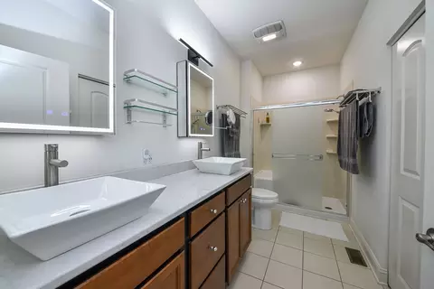 Bath - 2612 Drexel Dr, Naperville, IL 60564 photo 2 of 3