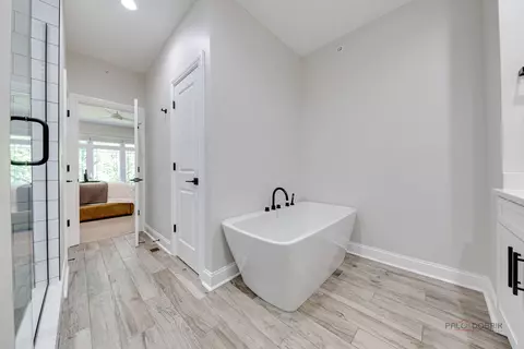 Bath - 82 Prairie Ct, Wheeling, IL 60090 photo 4 of 6