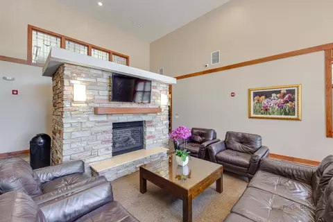 Living - 82 Prairie Ct, Wheeling, IL 60090 photo 2 of 2