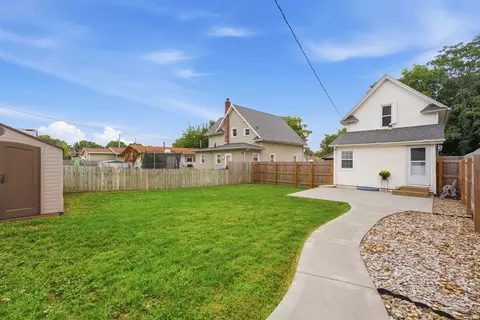 Exterior - 2335 33rd St, Moline, IL 61265 photo 5 of 5