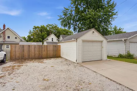 Exterior - 2335 33rd St, Moline, IL 61265 photo 4 of 5