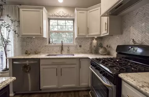 Kitchen - 110 Swanson St, Ottawa, IL 61350 photo 8 of 10