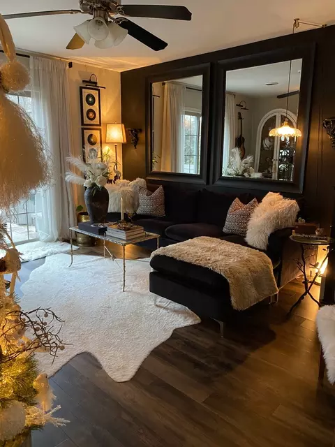 Living - 110 Swanson St, Ottawa, IL 61350 photo 4 of 5