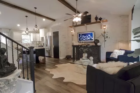 Living - 110 Swanson St, Ottawa, IL 61350 photo 1 of 5