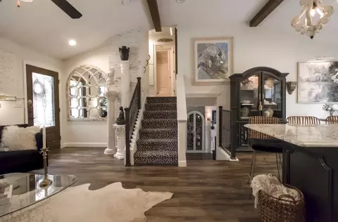 Entry Way - 110 Swanson St, Ottawa, IL 61350 photo 2 of 2