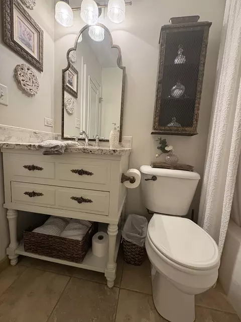 Bath - 110 Swanson St, Ottawa, IL 61350 photo 2 of 4