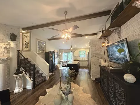 Living - 110 Swanson St, Ottawa, IL 61350 photo 3 of 5