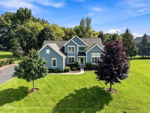 7878 Redtail Dr, Crystal Lake, IL 60014