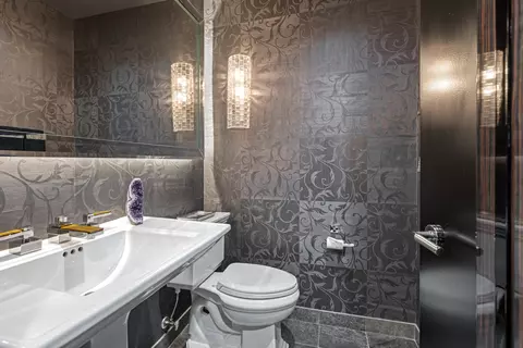 Bath - Undisclosed, Chicago, IL 60611 photo 6 of 9