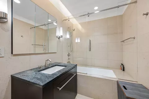 Bath - Undisclosed, Chicago, IL 60611 photo 7 of 9