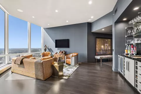 Living - Undisclosed, Chicago, IL 60611 photo 2 of 10