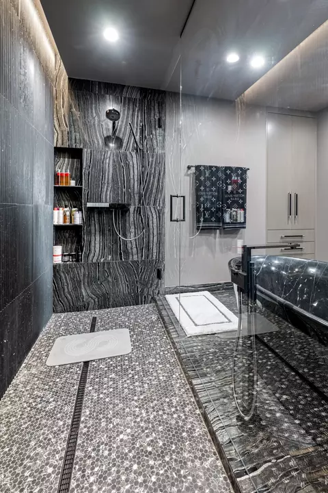 Bath - Undisclosed, Chicago, IL 60611 photo 5 of 9