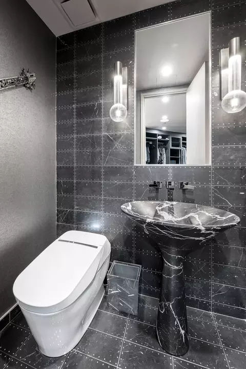 Bath - Undisclosed, Chicago, IL 60611 photo 4 of 9