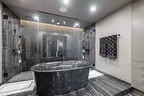 Bath - Undisclosed, Chicago, IL 60611 photo 3 of 9