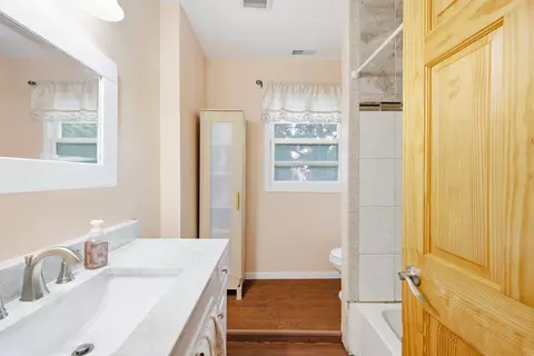 Bath - 459 N Spring St, Elgin, IL 60120 photo 2 of 3