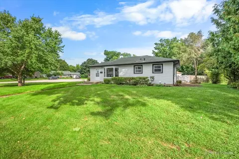 221 Sunset Ter, Crystal Lake, IL 60014