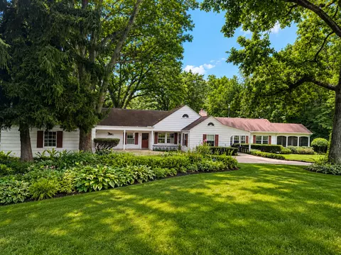 6 N440 Hub Rd, Wayne, IL 60184