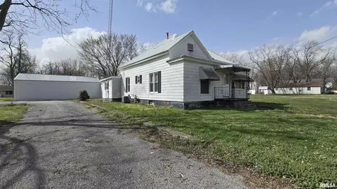 205 Shaw St, Harrisburg, IL 62946