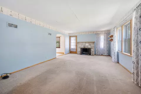 Living - 410 E Main St, Genoa, IL 60135 photo 3 of 6
