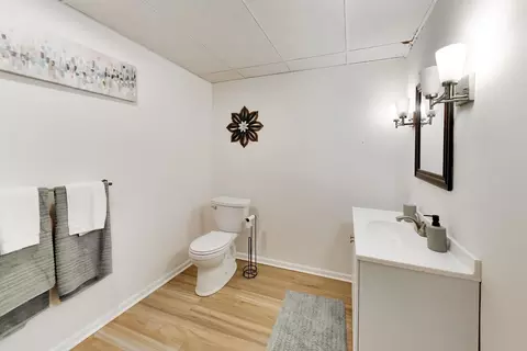 Bath - 28480 N Oak Knoll Rd, Mchenry, IL 60051 photo 5 of 5