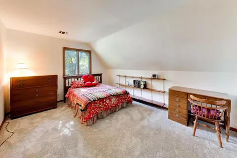 Bedroom - 28480 N Oak Knoll Rd, Mchenry, IL 60051 photo 6 of 6