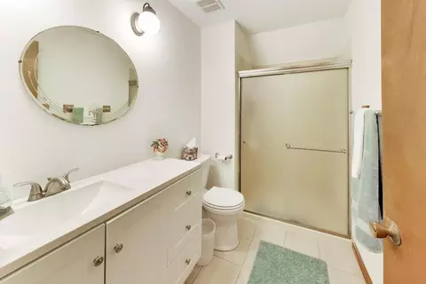 Bath - 28480 N Oak Knoll Rd, Mchenry, IL 60051 photo 2 of 5