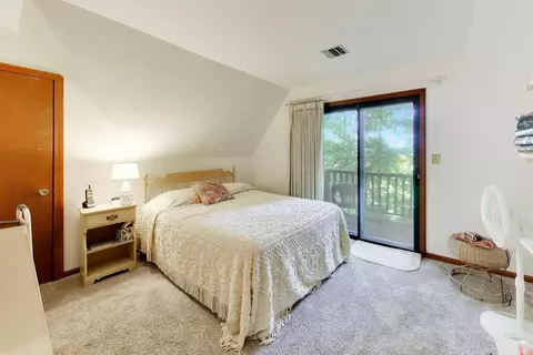 Bedroom - 28480 N Oak Knoll Rd, Mchenry, IL 60051 photo 3 of 6