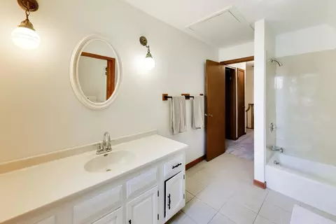 Bath - 28480 N Oak Knoll Rd, Mchenry, IL 60051 photo 3 of 5