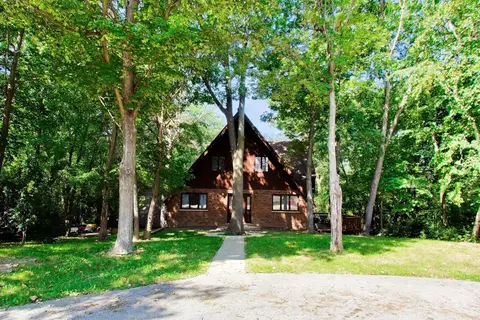 Exterior - 28480 N Oak Knoll Rd, Mchenry, IL 60051 photo 3 of 14