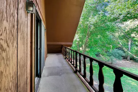 Exterior - 28480 N Oak Knoll Rd, Mchenry, IL 60051 photo 10 of 14