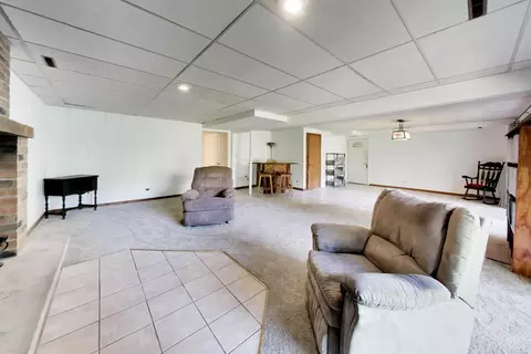 Living - 28480 N Oak Knoll Rd, Mchenry, IL 60051 photo 4 of 6