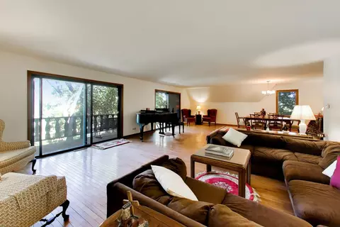 Living - 28480 N Oak Knoll Rd, Mchenry, IL 60051 photo 2 of 6