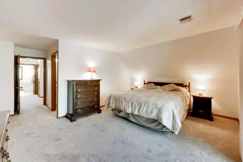 Bedroom - 28480 N Oak Knoll Rd, Mchenry, IL 60051 photo 2 of 6