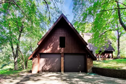 Exterior - 28480 N Oak Knoll Rd, Mchenry, IL 60051 photo 6 of 14