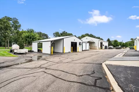Exterior - 2 S976 Deerpath Rd, Batavia, IL 60510 photo 5 of 10