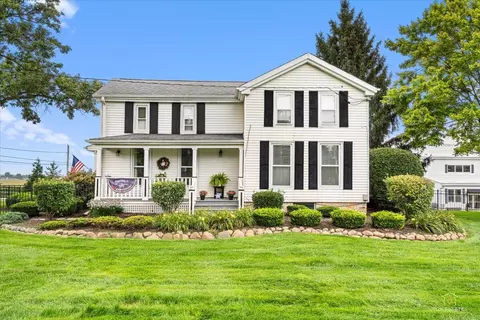 Exterior - 2 S976 Deerpath Rd, Batavia, IL 60510 photo 7 of 10