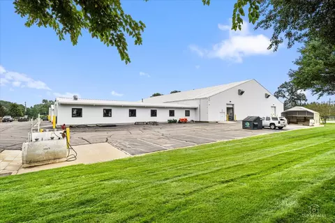 Exterior - 2 S976 Deerpath Rd, Batavia, IL 60510 photo 4 of 10